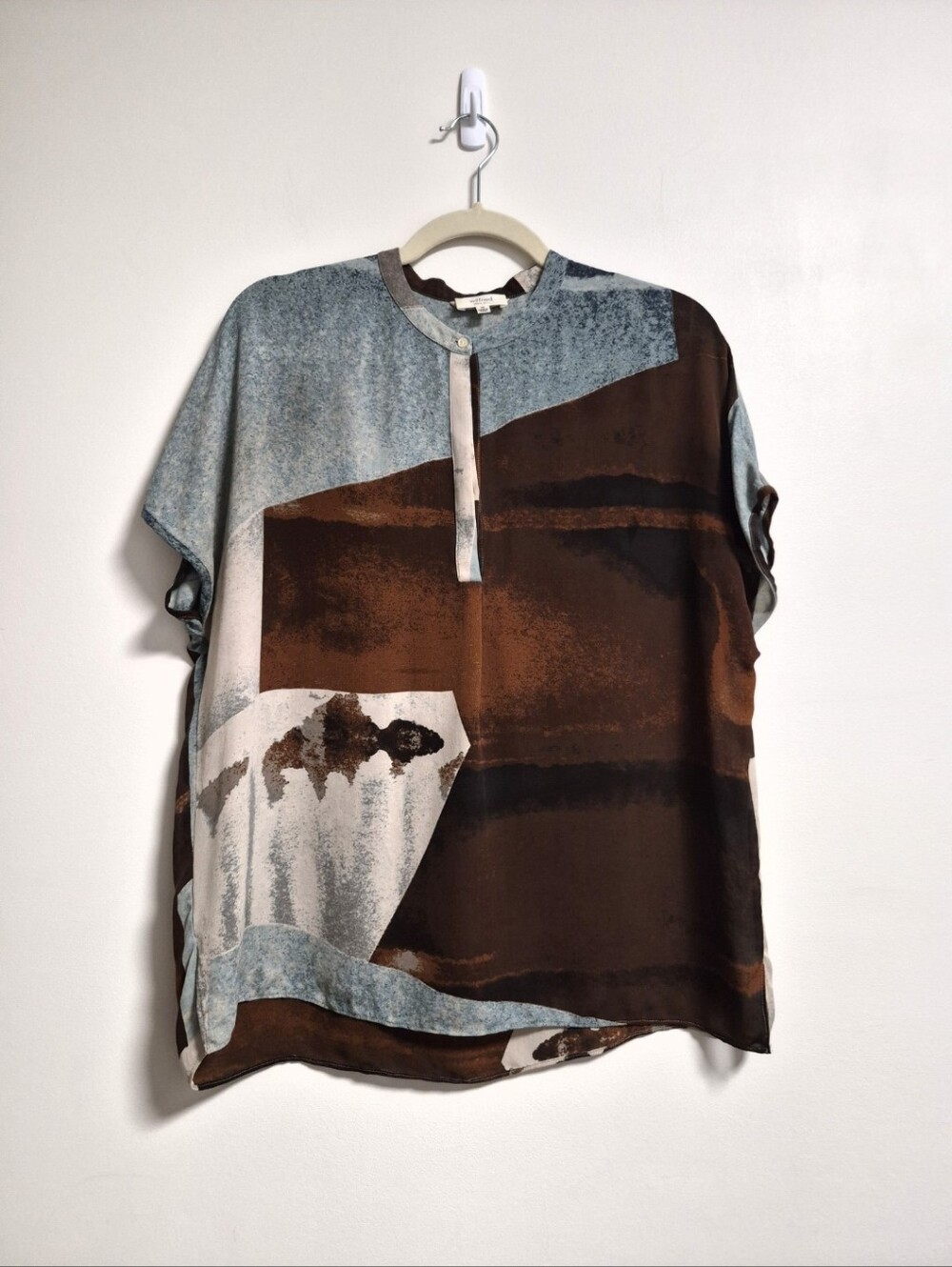 Wilfred Abstract Print Short Sleeve Blouse in Brown & Blue